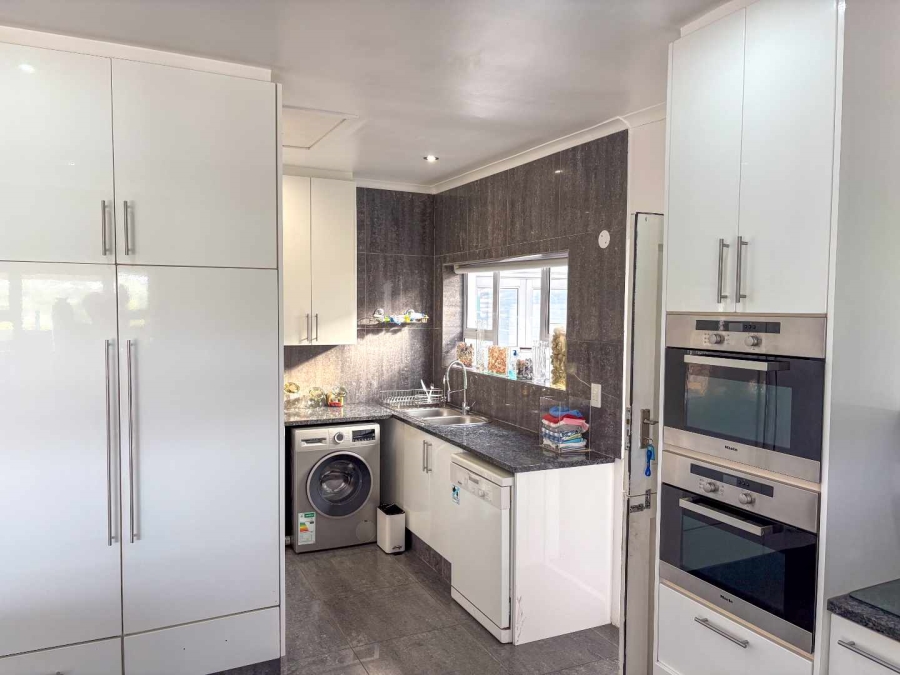 3 Bedroom Property for Sale in Stilbaai Wes Western Cape